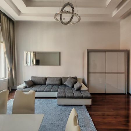 Basilika View Imperial Suite -Sas Street -Need Reservation For Free Parking บูดาเปสต์ ภายนอก รูปภาพ