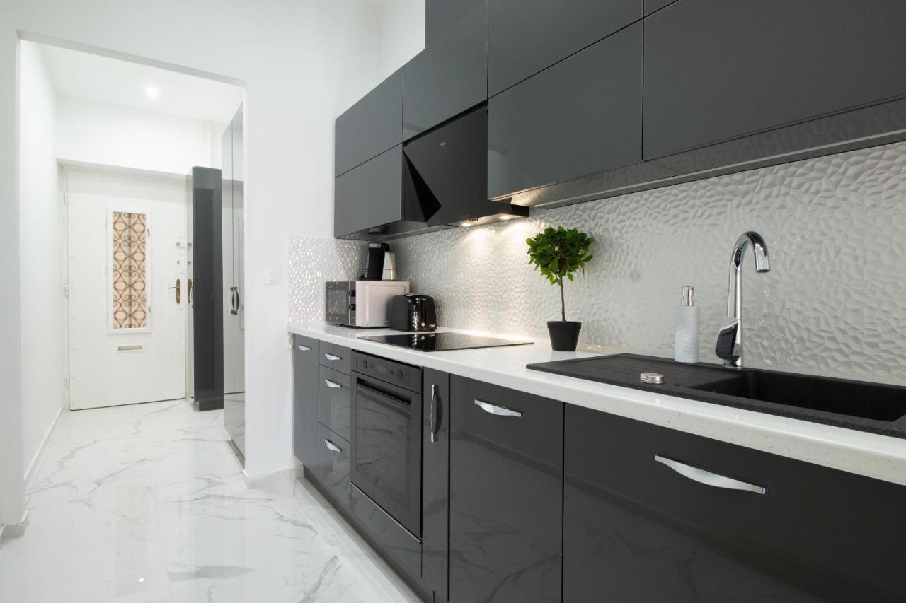 Basilika View Imperial Suite -Sas Street -Need Reservation For Free Parking บูดาเปสต์ ภายนอก รูปภาพ