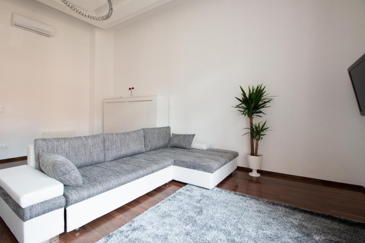 Basilika View Imperial Suite -Sas Street -Need Reservation For Free Parking บูดาเปสต์ ภายนอก รูปภาพ