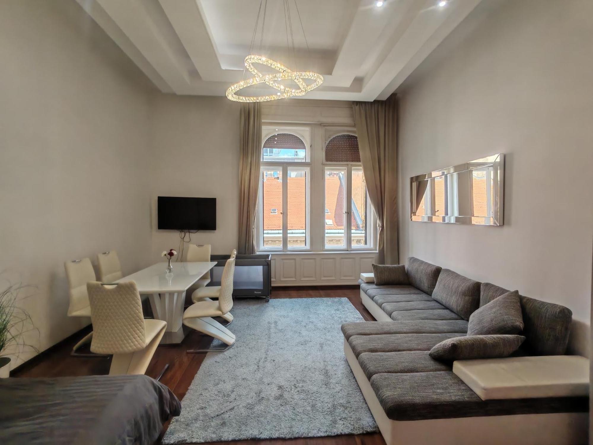 Basilika View Imperial Suite -Sas Street -Need Reservation For Free Parking บูดาเปสต์ ภายนอก รูปภาพ