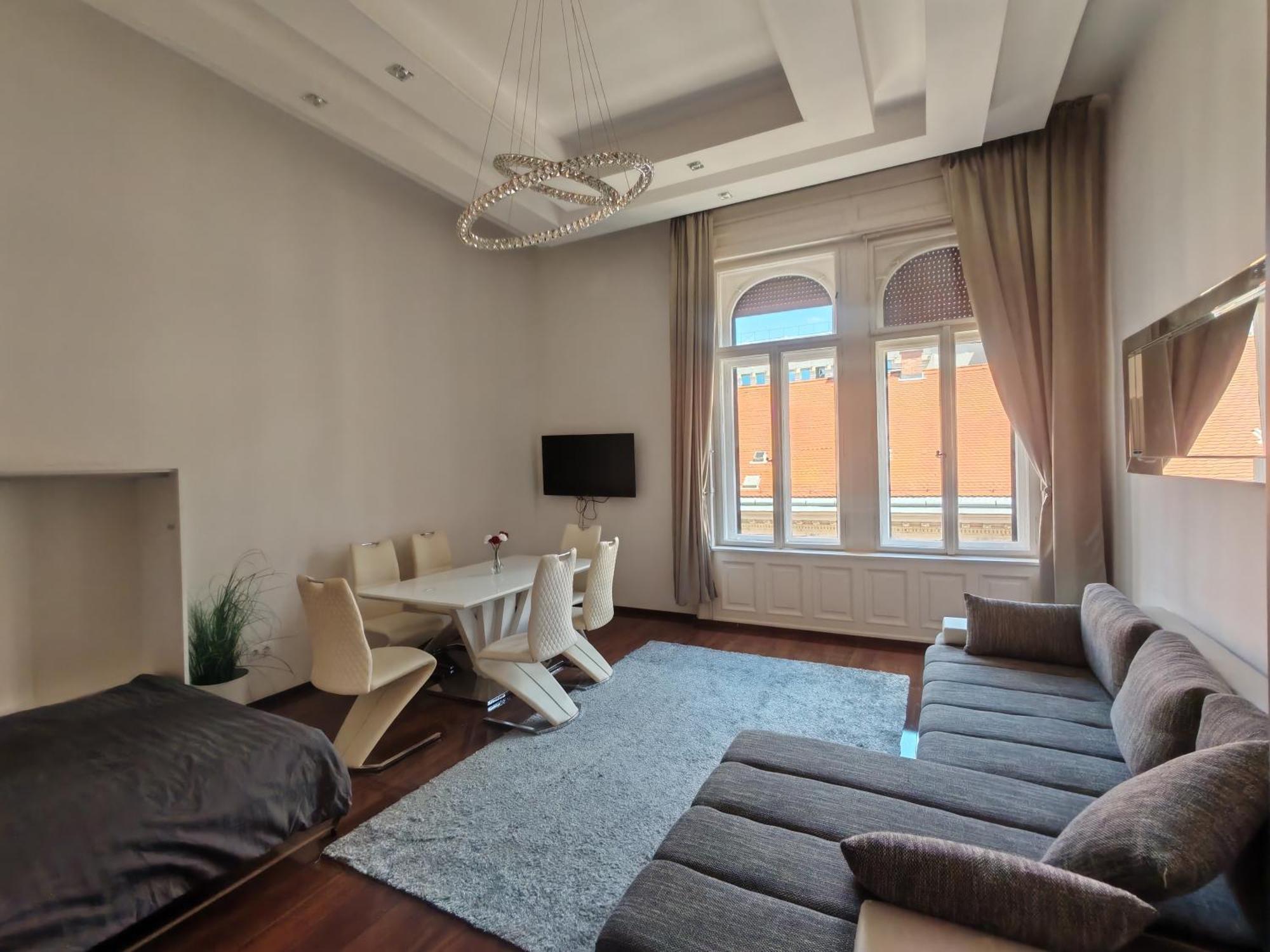 Basilika View Imperial Suite -Sas Street -Need Reservation For Free Parking บูดาเปสต์ ภายนอก รูปภาพ