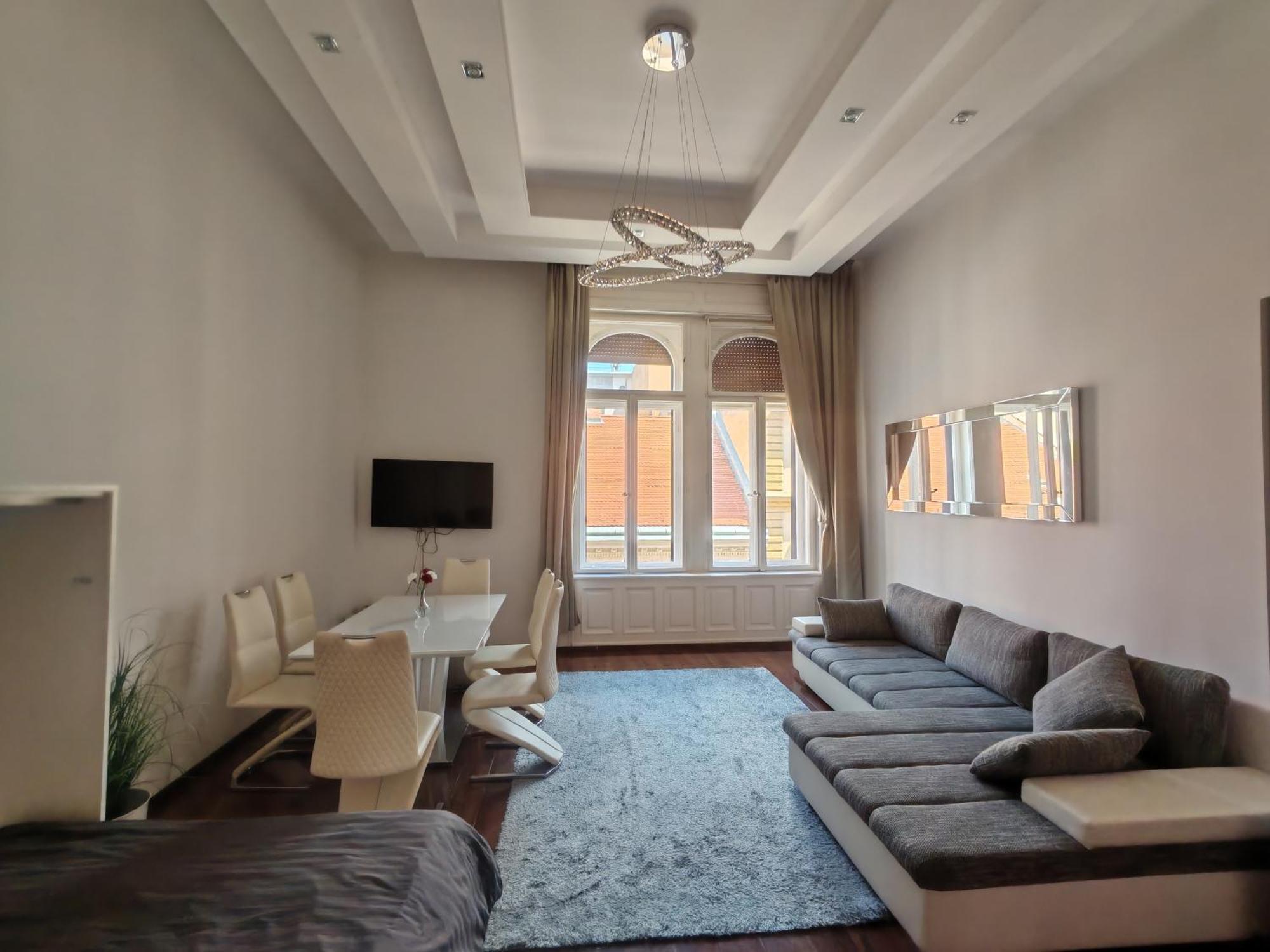 Basilika View Imperial Suite -Sas Street -Need Reservation For Free Parking บูดาเปสต์ ภายนอก รูปภาพ