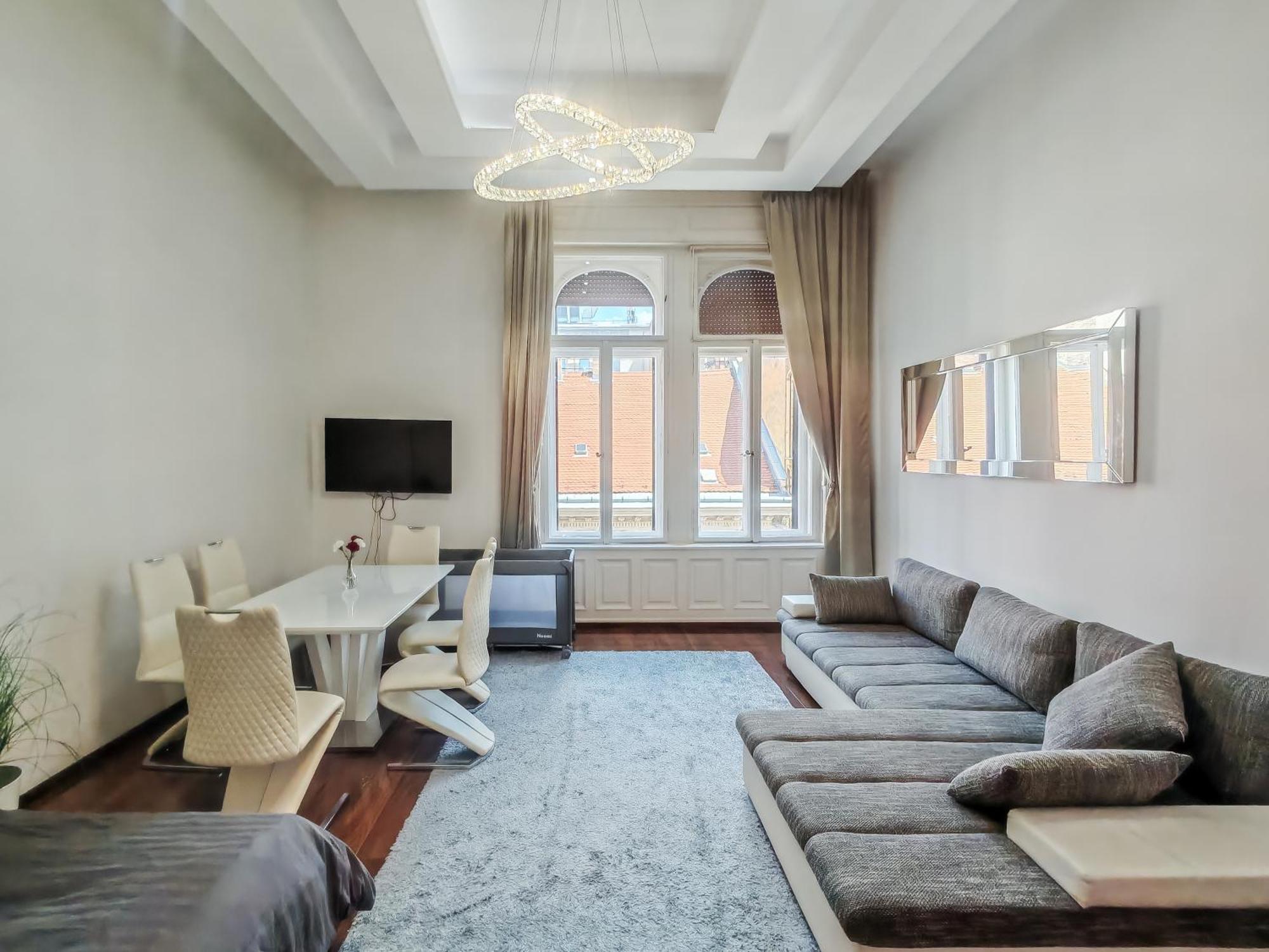 Basilika View Imperial Suite -Sas Street -Need Reservation For Free Parking บูดาเปสต์ ภายนอก รูปภาพ