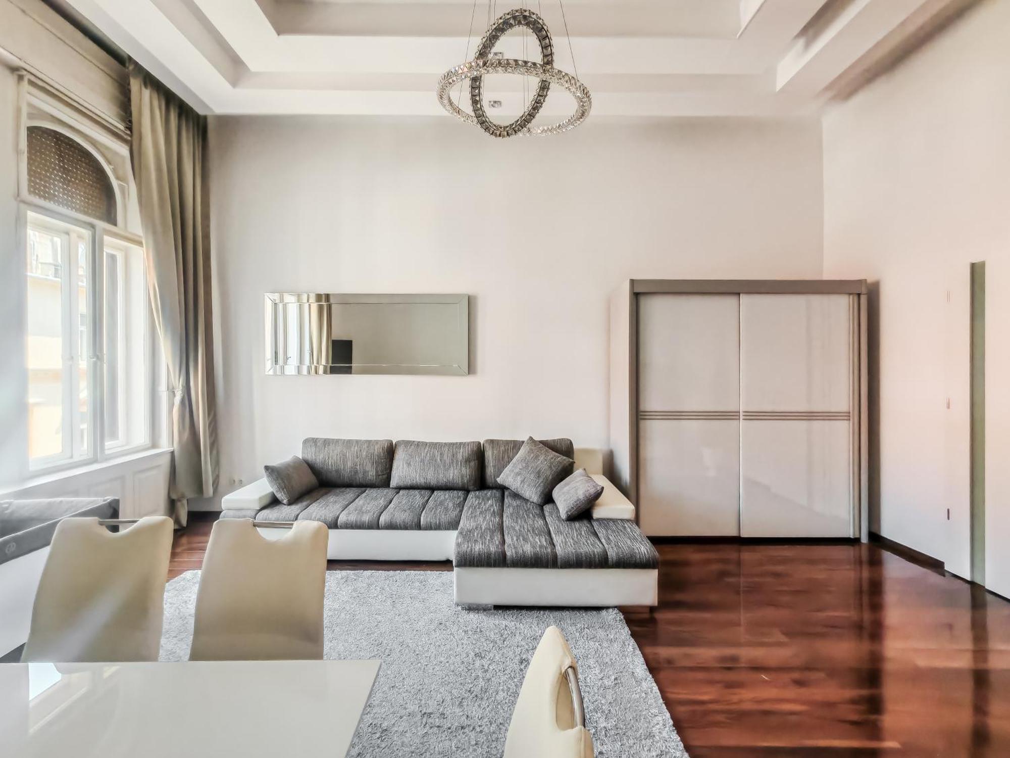 Basilika View Imperial Suite -Sas Street -Need Reservation For Free Parking บูดาเปสต์ ภายนอก รูปภาพ